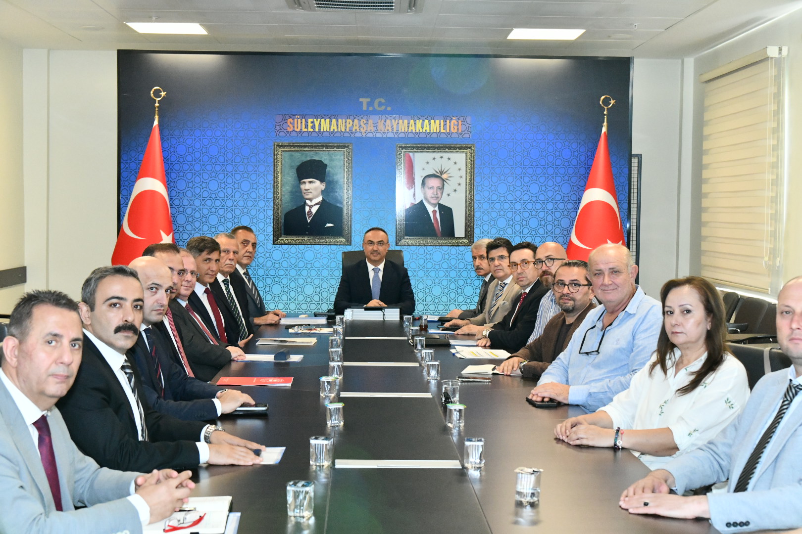 2025 Yılı Okul Yapımları Konulu Toplantı Düzenlendi