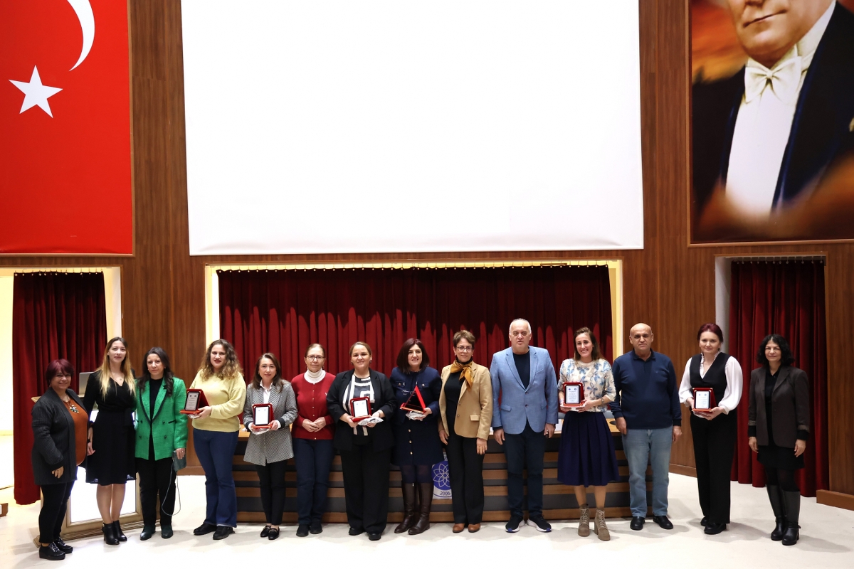 8 MART DÜNYA KADINLAR GÜNÜ DOLAYISIYLA “KADIN ZİRAAT MÜHENDİSİ MEZUNLARIMIZ İLE KARİYER SOHBETLERİ” PANELİ GERÇEKLEŞTİ Yeni