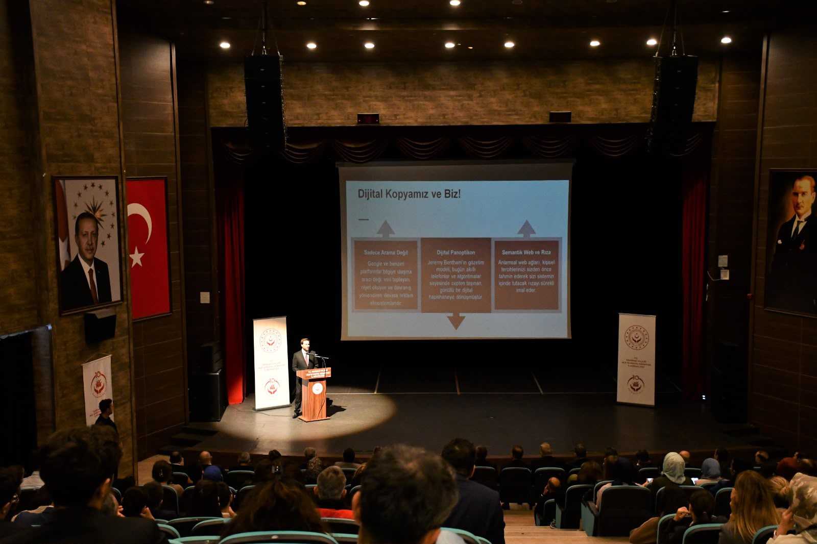 AİLE  VE SOSYAL HİZMETLER'DEN DİJİTAL BAĞIMLILIK  VE AİLE KONFERANSI
