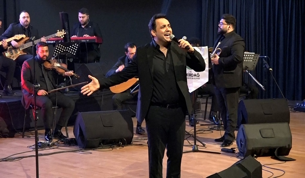 BÜYÜKŞEHİRDEN UNUTULMAZ BİR GECE: NEŞET ERTAŞ'A SAYGI KONSERİ