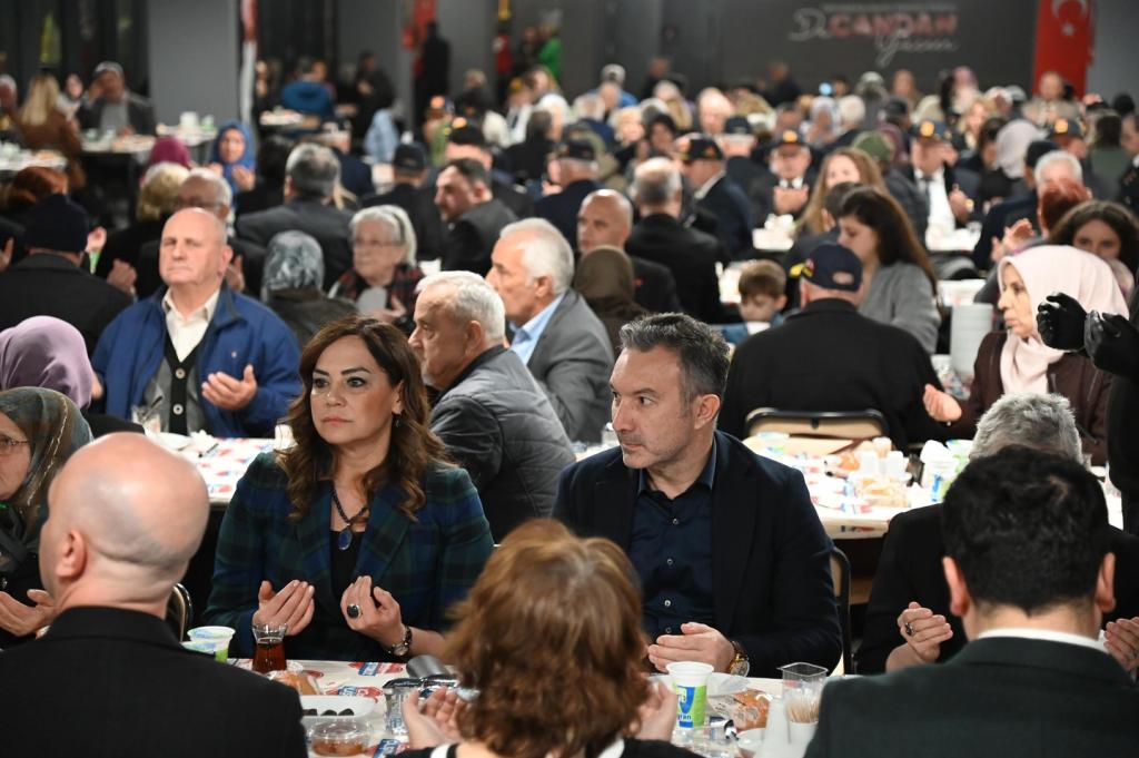 CANDAN BAŞKAN, İLK İFTARDA ŞEHİT VE GAZİ AİLELERİ İLE BİR ARAYA GELDİ