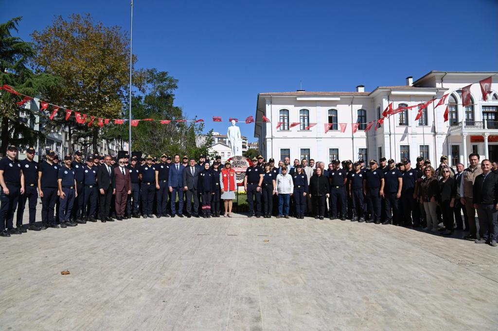 CANDAN YÜCEER İTFAİYECİLERLE BİR ARAYA GELDİ