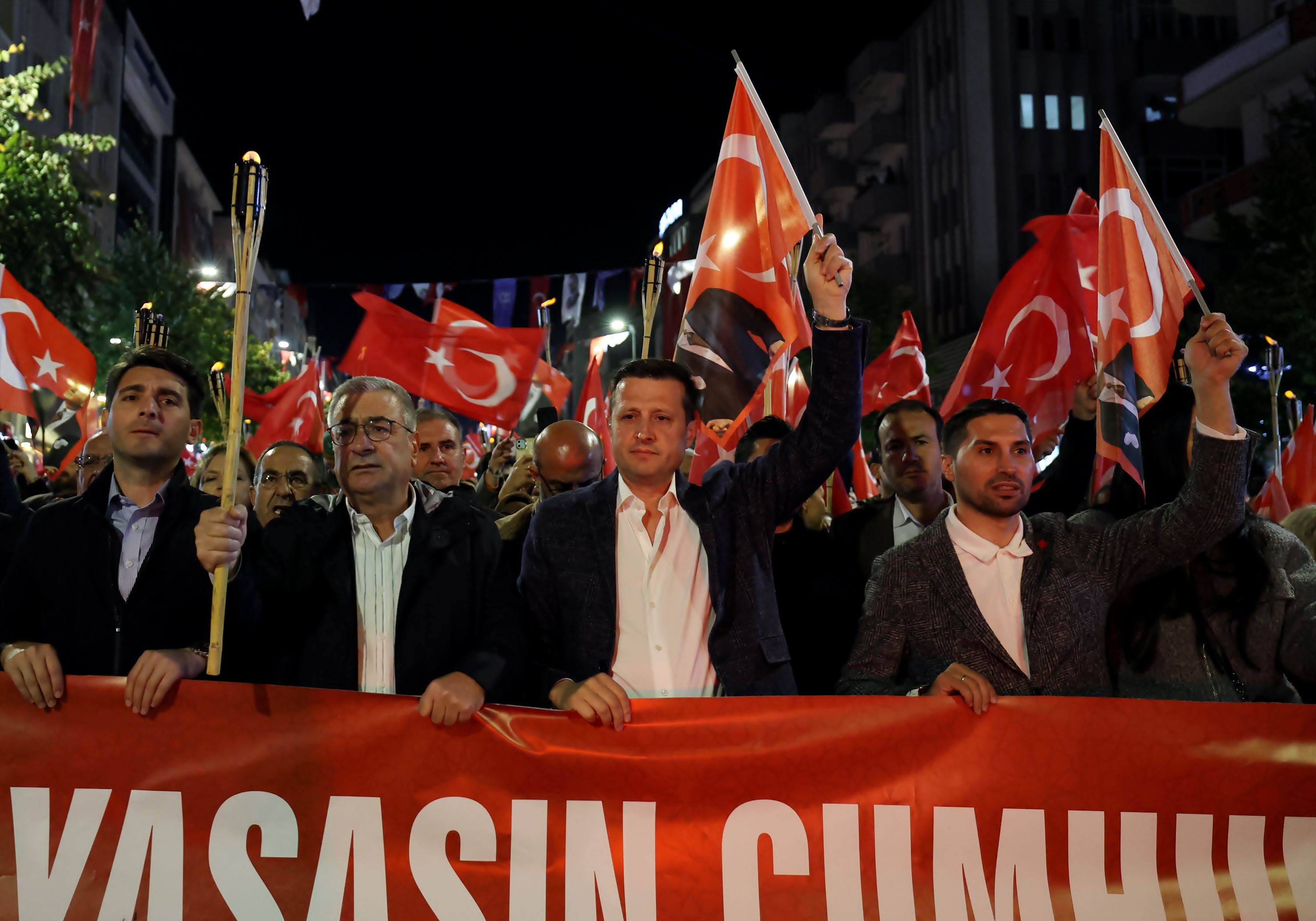 ÇERKEZKÖY'DE YİNE MUHTEŞEM BİR ATMOSFERDE CUMHURİYET COŞKUSU YAŞANDI