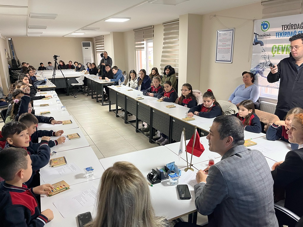 ÇOCUKLAR SUYUN GELECEĞİ İÇİN BİR ARAYA GELDİ