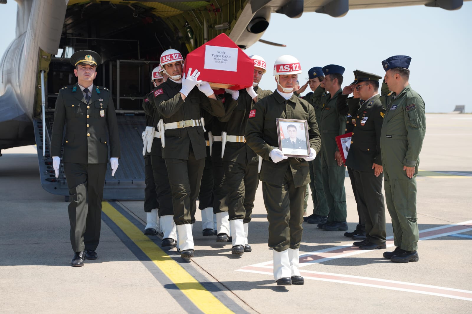Çorlu Askeri Havaalanında Karşılanan Şehit Üsteğmen Tuğrul Özsu’nun Naaşı Memleketi Edirne’ye Uğurlandı