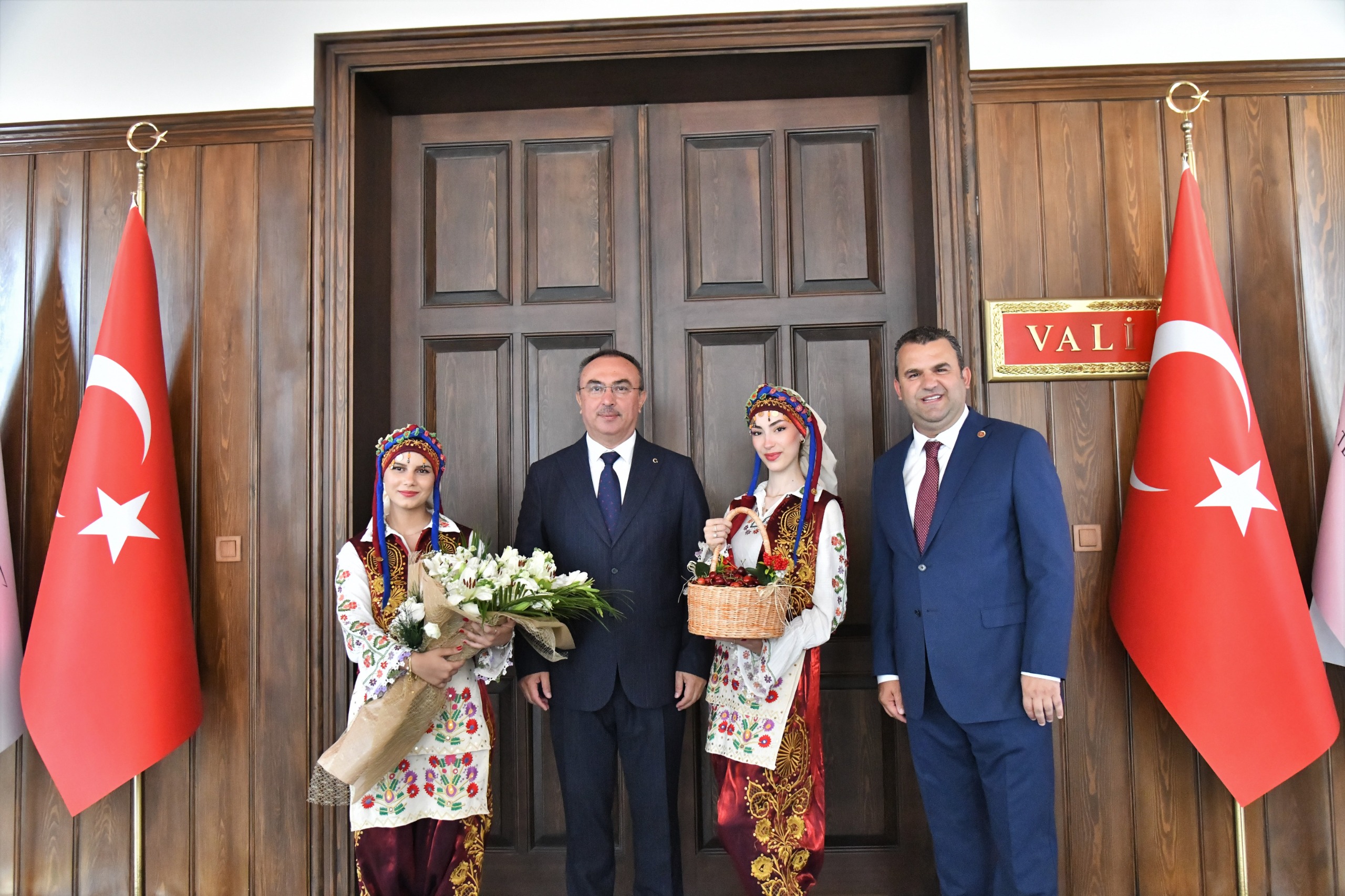 Kiraz Festivali Kapsamında Başkan Nallar’dan Vali Soytürk’e Ziyaret