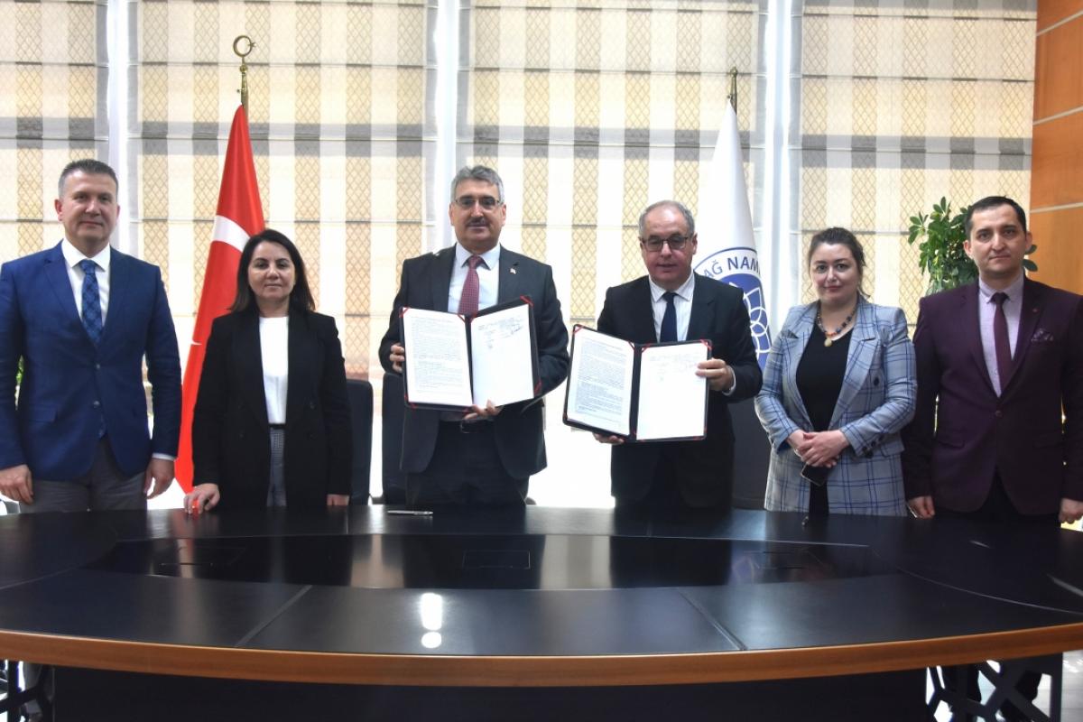 ÜNİVERSİTEMİZ İLE İŞKUR ARASINDA İMZALANAN PROTOKOL İLE 938 ÖĞRENCİMİZE İSTİHDAM SAĞLANACAK