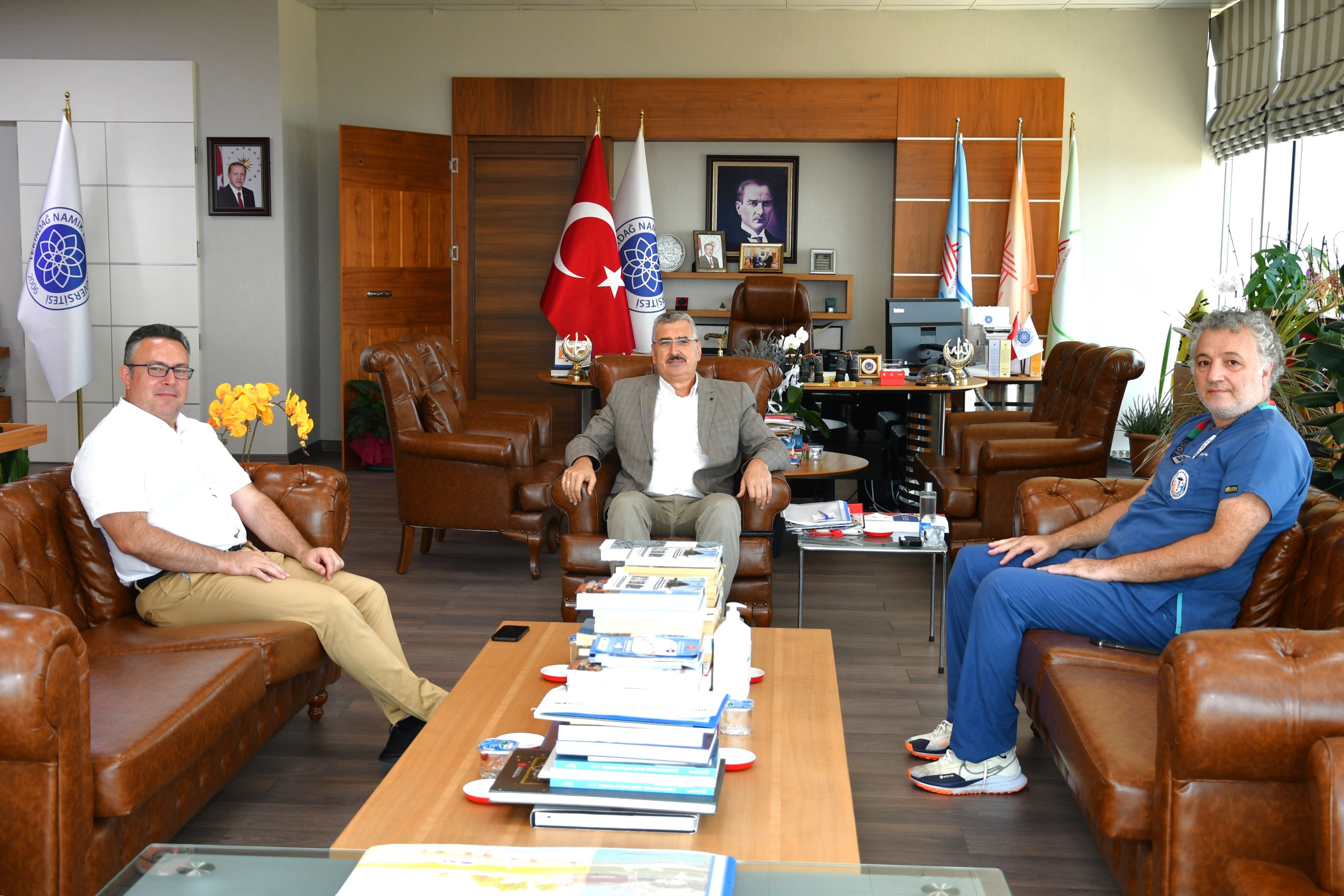 ÜNİVERSİTEMİZ REKTÖRÜNE ZİYARET