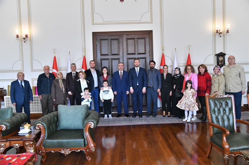 Vali Soytürk Kitap Kurdu Çocuk ve Yetişkinleri Makamında Kabul Etti